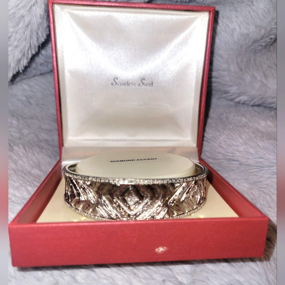 Stainless steel women's  diamond cut bracelet cuff